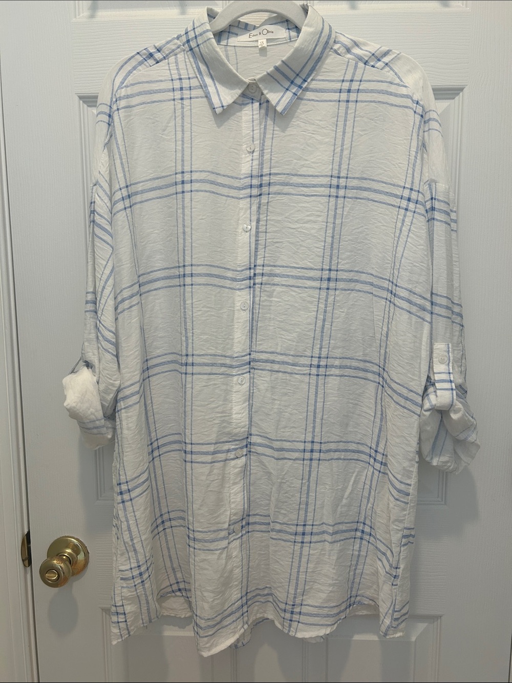 Women’s White & Light Blue Plaid Button-Up Shirt